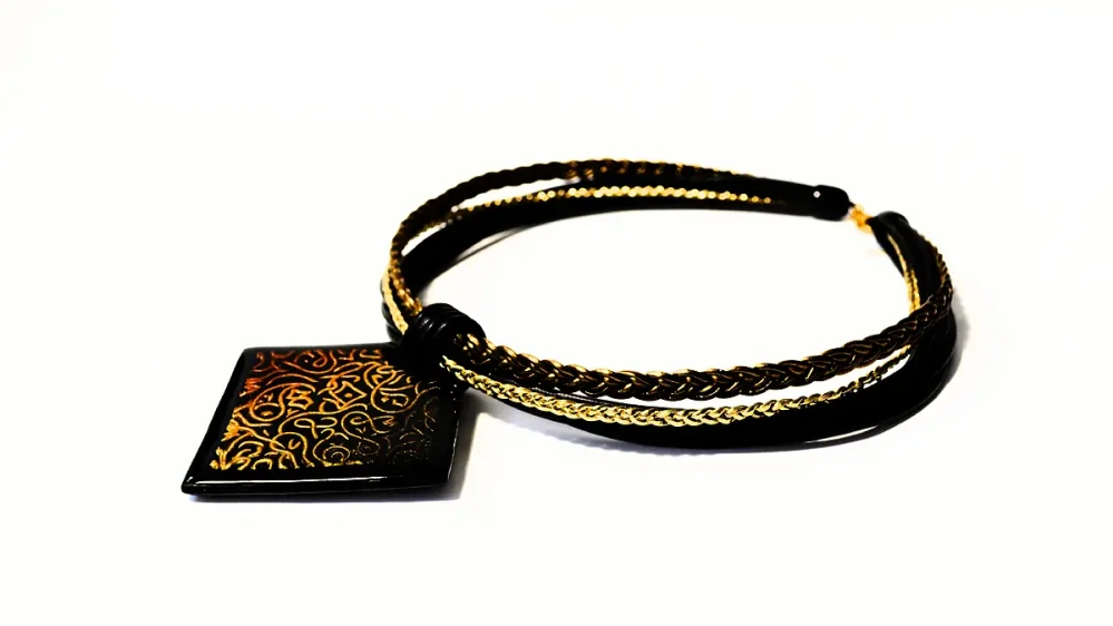 CALLIGRAFIA náhrdelník - GOLD